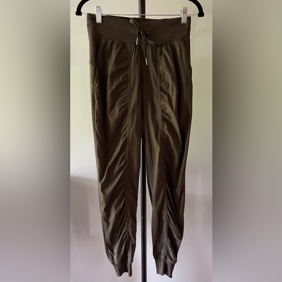 Lululemon Dance Studio Jogger *29"
Dark Olive | size 4 - Picture 1 of 12